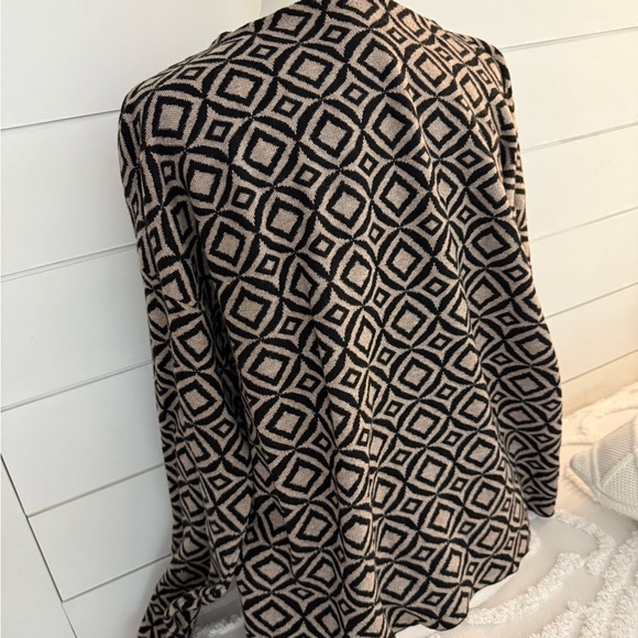 Halston sweater - Picture 5 of 7